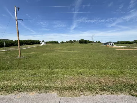 6 Gross Ln, Hartsville, TN 37074
