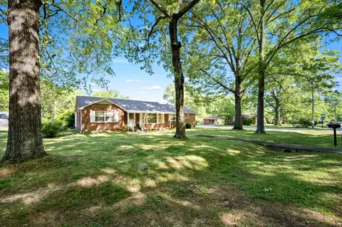 400 Edgewood Dr, Tullahoma, TN 37388