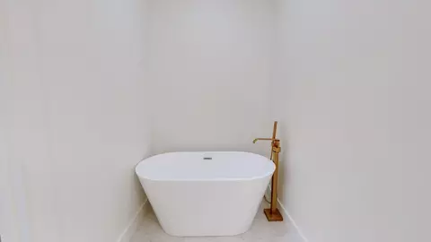 Bath - 5045 Hyde Rd, Springfield, TN 37172 photo 3 of 5