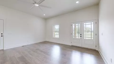 Living - 5045 Hyde Rd, Springfield, TN 37172 photo 1 of 2