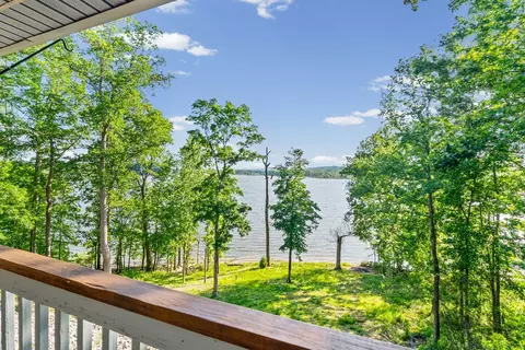 438 Harbor Dr, Bumpus Mills, TN 37028