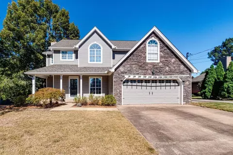 2221 Chimney Hills Dr, Soddy Daisy, TN 37379