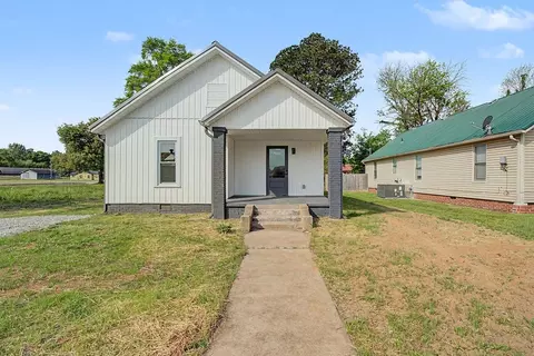 Exterior - 219 Cherry St, Guthrie, KY 42234 photo 2 of 5