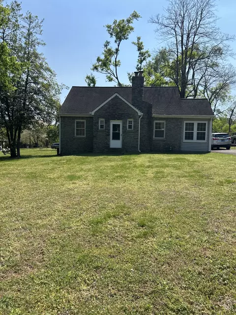 1412 E Riverwood Dr, Nashville, TN 37216