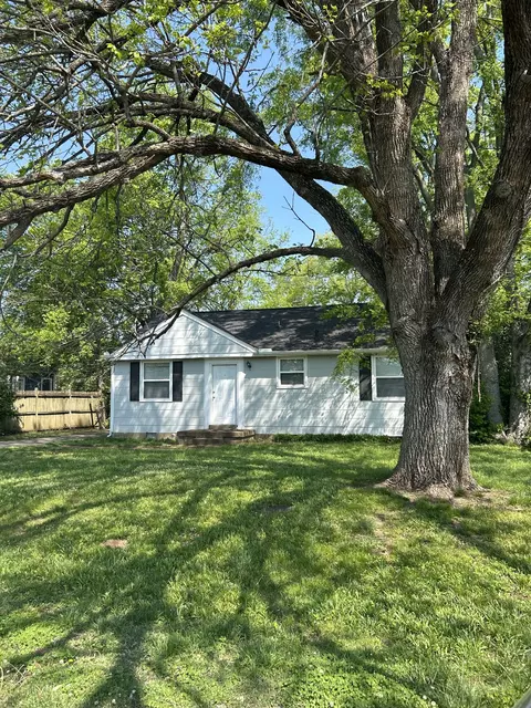 5506 Meadowcrest Ln, Nashville, TN 37209
