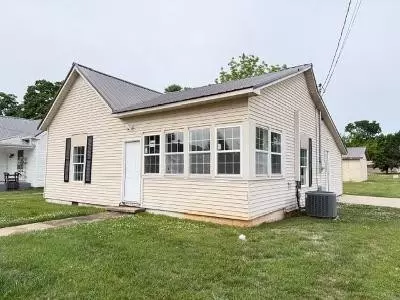 102 Hodges St N, Cowan, TN 37318
