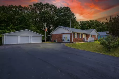 190 Post Oak Ave, Camden, TN 38320