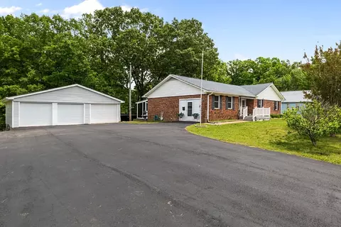 190 Post Oak Ave, Camden, TN 38320