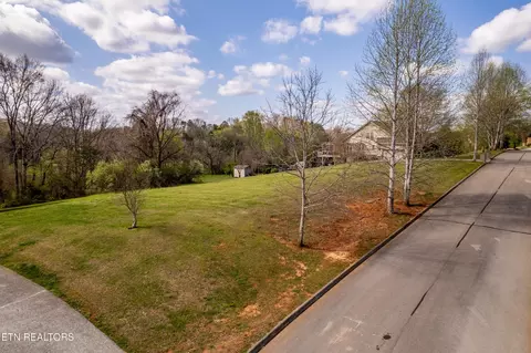 2526 Red Wing Way, Maryville, TN 37801