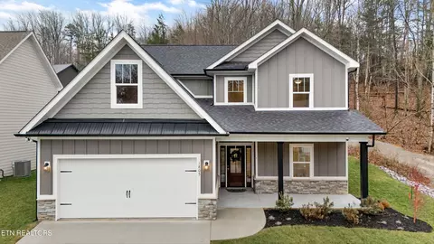 1805 Green Meadows Ln, Lenoir City, TN 37771