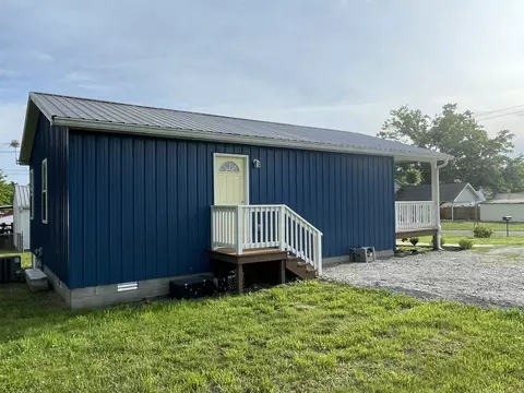 Exterior - 105 General Ave, Centerville, TN 37033 photo 4 of 8