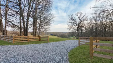 1103 Cowan Rd, Dickson, TN 37055