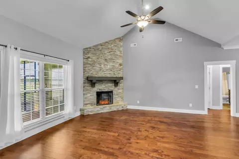 Living - 776 Farmer Rd, Eagleville, TN 37060 photo 2 of 2