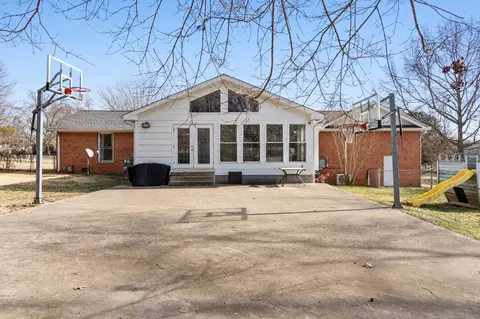 Exterior - 127 Sam Davis Dr, Springfield, TN 37172 photo 4 of 6