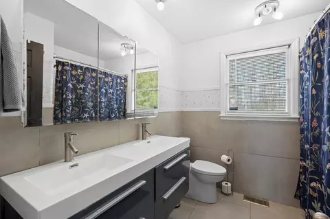Bath - 127 Sam Davis Dr, Springfield, TN 37172 photo 3 of 3