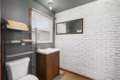 Bath - 127 Sam Davis Dr, Springfield, TN 37172 photo 1 of 3