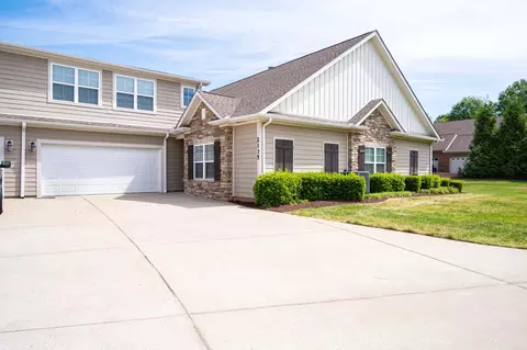 2135 Stonecenter Ln, Murfreesboro, TN 37128