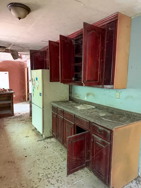 Kitchen - 255 Biltmore Rd, Mansfield, GA 30055 photo 5 of 6