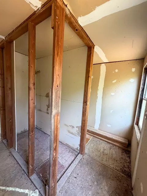 Bath - 255 Biltmore Rd, Mansfield, GA 30055 photo 6 of 7
