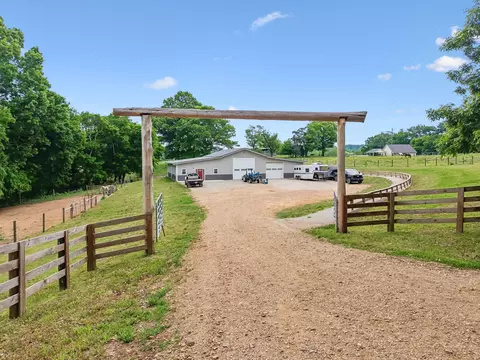 950 Old Agnew Rd, Pulaski, TN 38478