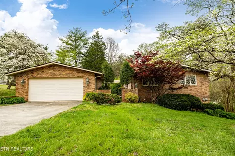 7432 Glastonbury Rd, Knoxville, TN 37931