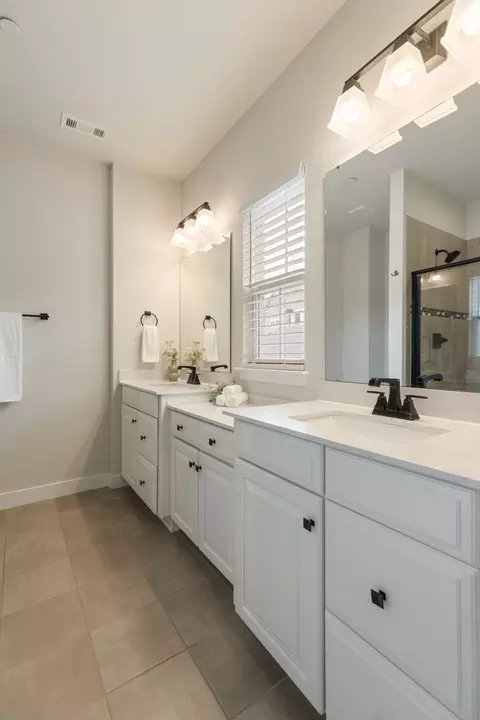 Bath - 2037 Oglethorpe Dr, Franklin, TN 37064 photo 1 of 6