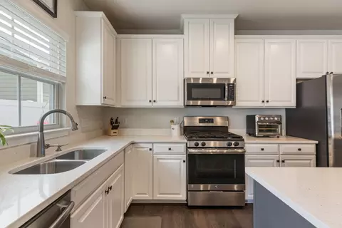 Kitchen - 2037 Oglethorpe Dr, Franklin, TN 37064 photo 7 of 8