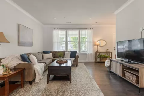 Living - 2037 Oglethorpe Dr, Franklin, TN 37064 photo 2 of 2