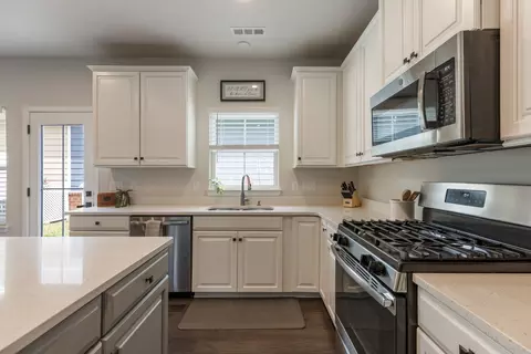 Kitchen - 2037 Oglethorpe Dr, Franklin, TN 37064 photo 6 of 8