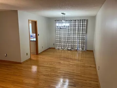 Living - 204 Tammy Dr, Decherd, TN 37324 photo 2 of 3