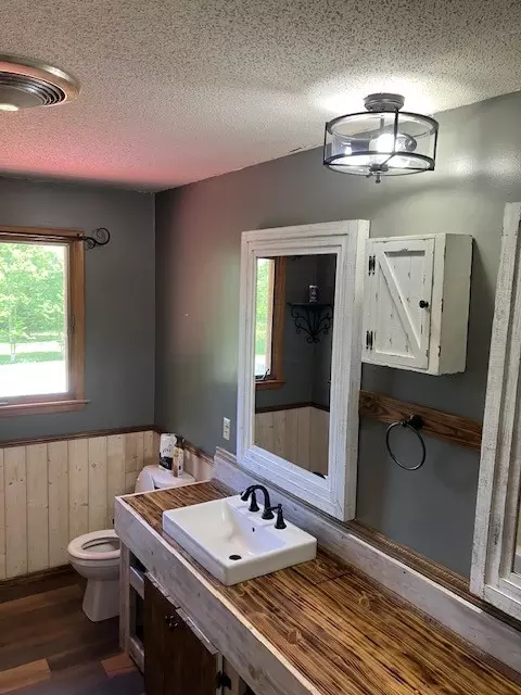Bath - 204 Tammy Dr, Decherd, TN 37324 photo 3 of 4