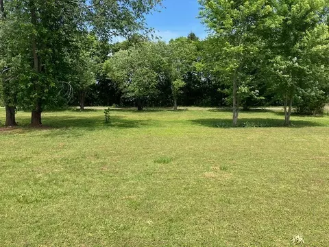 Exterior - 204 Tammy Dr, Decherd, TN 37324 photo 7 of 10