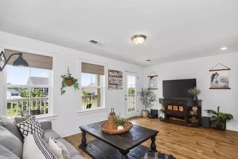 Living - 5440 Pointer Pl, Murfreesboro, TN 37129 photo 5 of 5