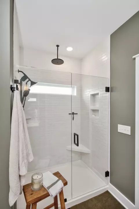 Bath - 5440 Pointer Pl, Murfreesboro, TN 37129 photo 3 of 5