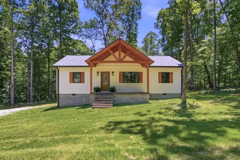 700 Hillcrest Rd, Waverly, TN 37185