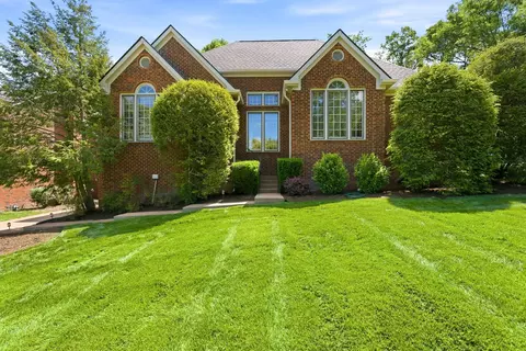 8013 Montcastle Dr, Nashville, TN 37221