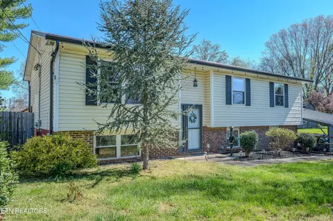 212 Virginia Dr, Seymour, TN 37865