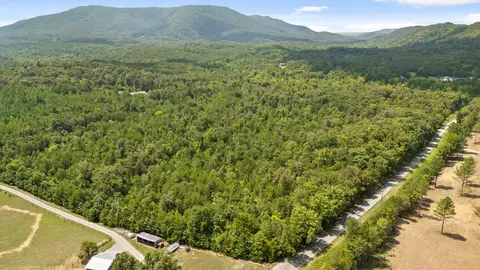 6 Lick Creek Rd, Tellico Plains, TN 37385