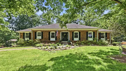 2824 Scenic Dr, Clarksville, TN 37043