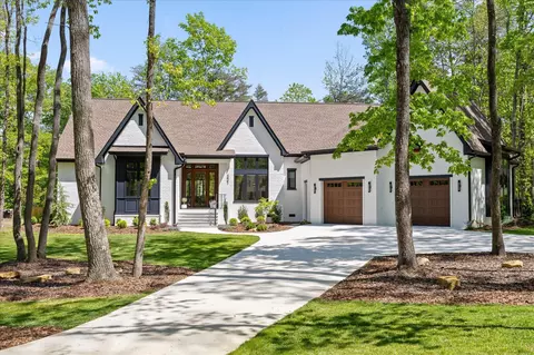 221 Lookout Crest Ln, Lookout Mountain, GA 30750