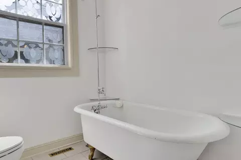 Bath - 308 Walnut St, Springfield, TN 37172 photo 3 of 4