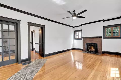 Living - 308 Walnut St, Springfield, TN 37172 photo 2 of 3