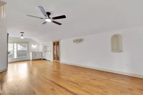 Living - 308 Walnut St, Springfield, TN 37172 photo 1 of 3