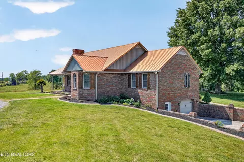 Exterior - 4015 Baxter Rd, Baxter, TN 38544 photo 2 of 10