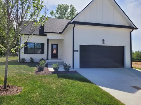 402 Cottage Ln, Dickson, TN 37055
