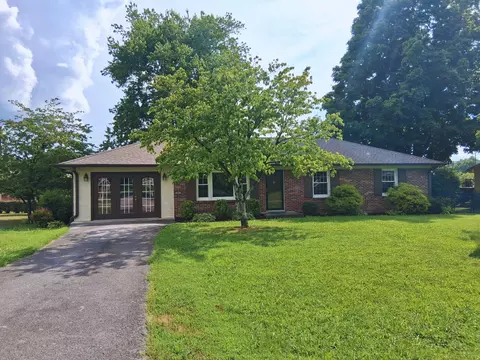 805 Fairlane Cir, Smithville, TN 37166