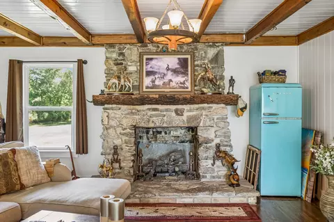 Living - 182 Trinity Rd, Franklin, TN 37067 photo 4 of 5