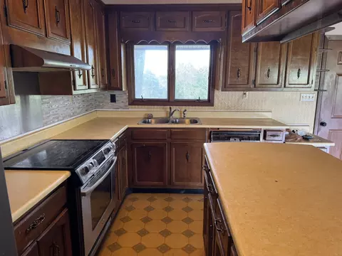 Kitchen - 1225 Williams St, Decherd, TN 37324 photo 6 of 6