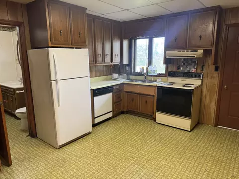 Kitchen - 1225 Williams St, Decherd, TN 37324 photo 4 of 6