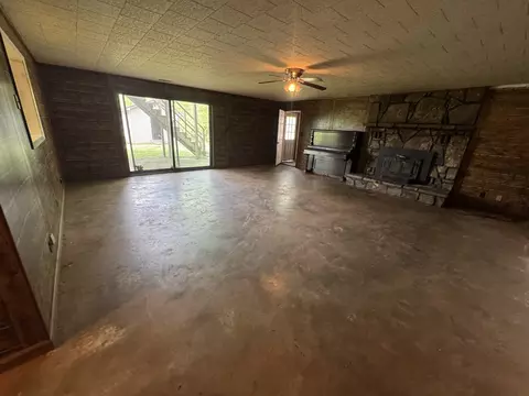 Living - 1225 Williams St, Decherd, TN 37324 photo 5 of 5